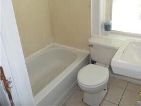 Building Photo - Studio Apartment Close To Downtown