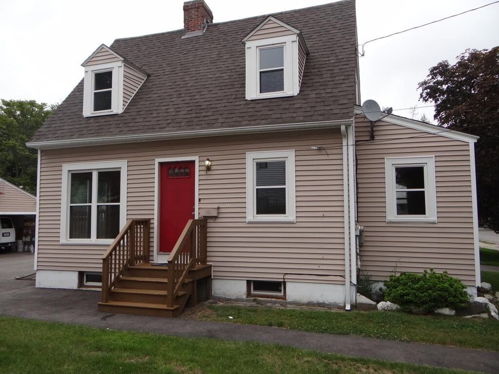 Primary Photo - 11 Salem St