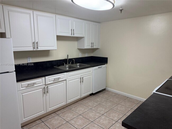 Building Photo - 915 NW 1st Ave