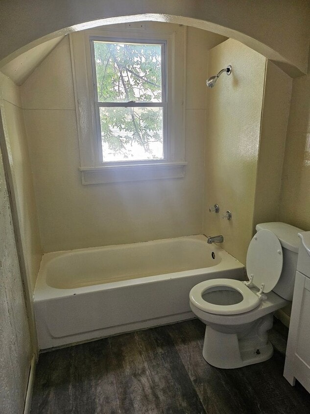 Foto principal - Remolded 2 Bed/1 Bath