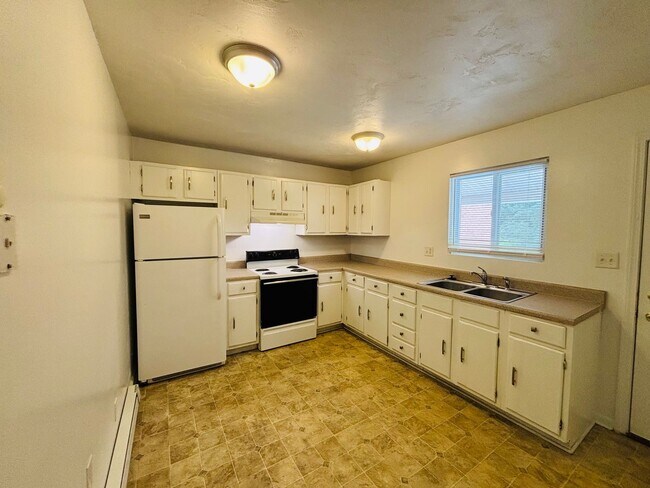 Foto del edificio - 2 Bedroom, 1 Bath Apartment