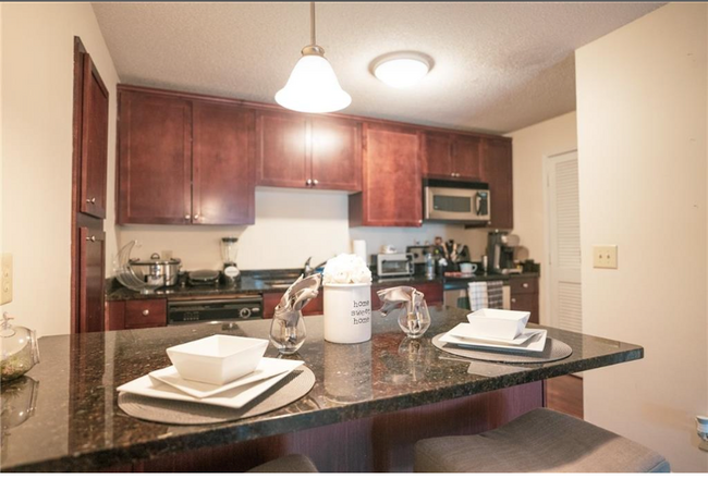 Dining Area - 2657 Lenox Rd NE