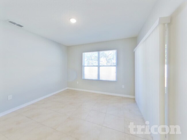 Foto del edificio - 530 Squires Grove Dr