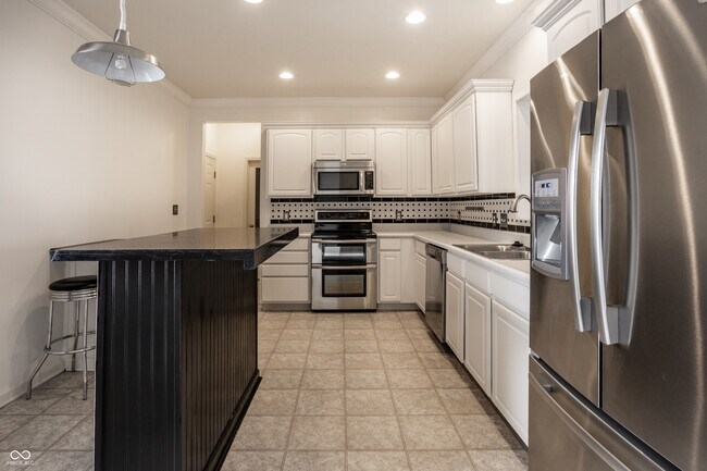 Foto del edificio - 3394 Roundlake Lane