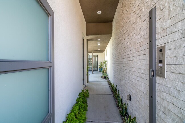 Building Photo - 188 Blue Moon Dr