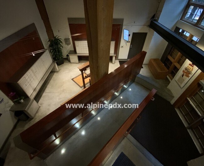 Building Photo - Gorgeous 1 or 2 Bed in Marshall-Wells Loft!