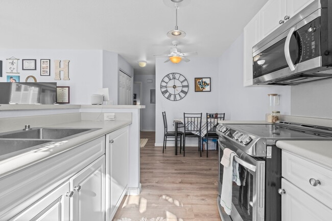 Building Photo - 94-510-510 Lumiaina St