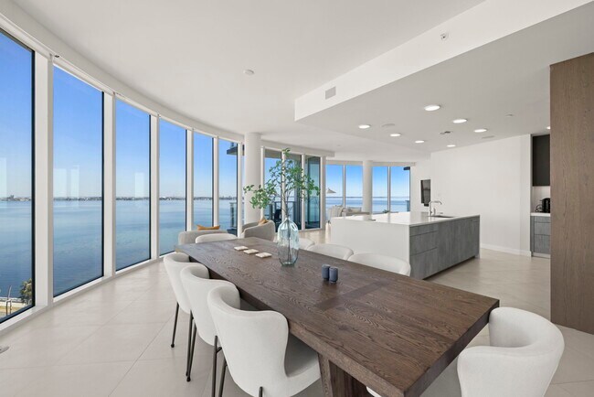 Foto del edificio - 2900 W Bay to Bay Blvd