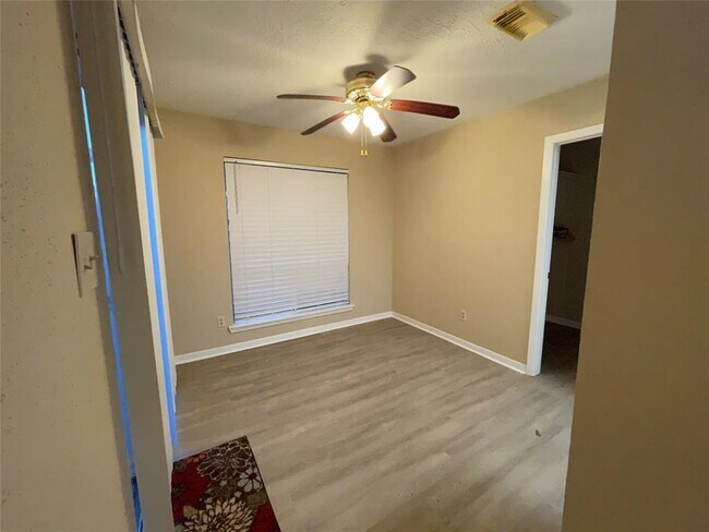 Foto del edificio - 1103 W Castlewood Ave