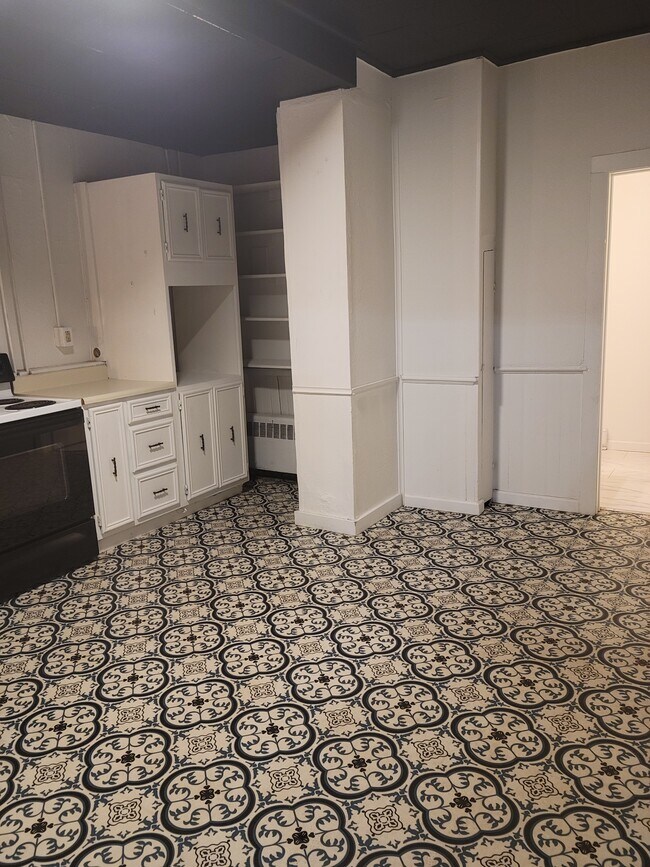 Kitchen - 307 Willow Ave