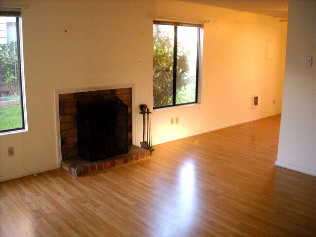 Foto del edificio - Move-In special! $500 off 1st Months Rent!
