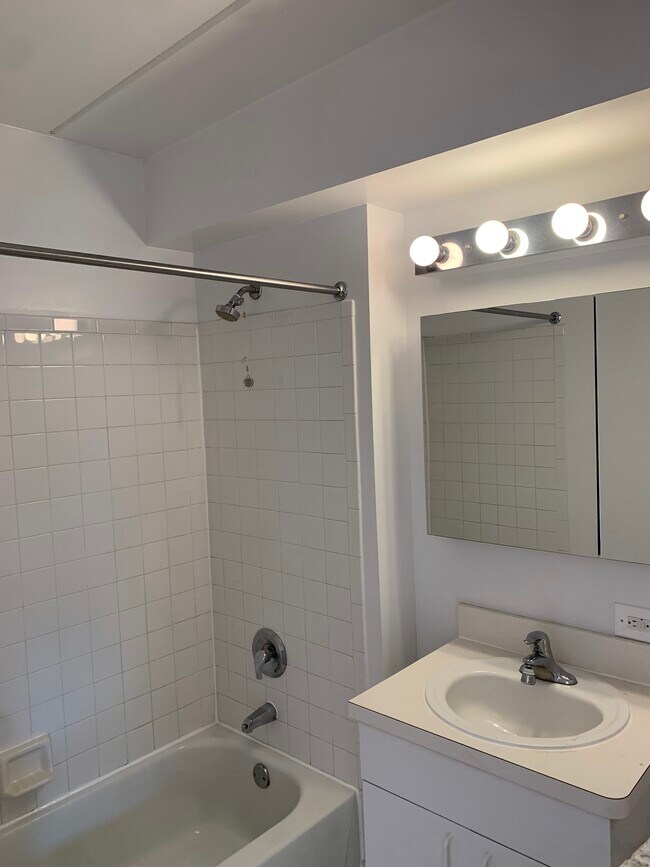 baño - 14128 84th Dr