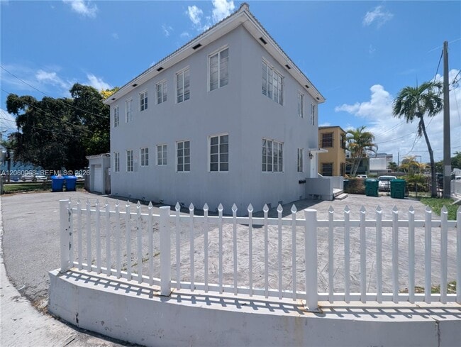 Building Photo - 500 SW 7th St