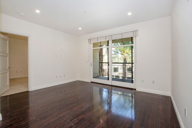 Foto del edificio - 476 Caruso Ave