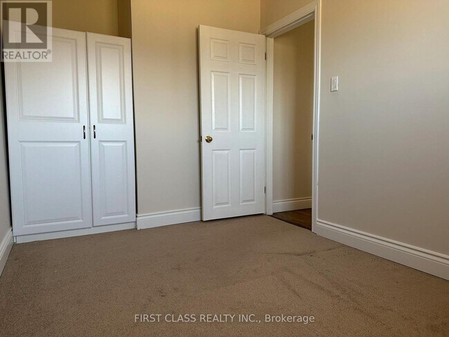 Photo du bâtiment - 28 Collins Crescent