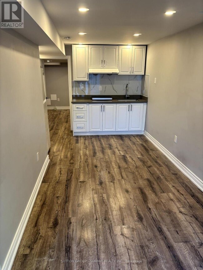 Building Photo - 5453 Palmerston Crescent