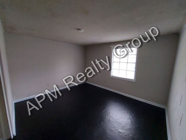 Foto del edificio - Renovated two bedroom near Harden Street