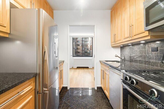 Building Photo - 1 bedroom in New York NY 10023
