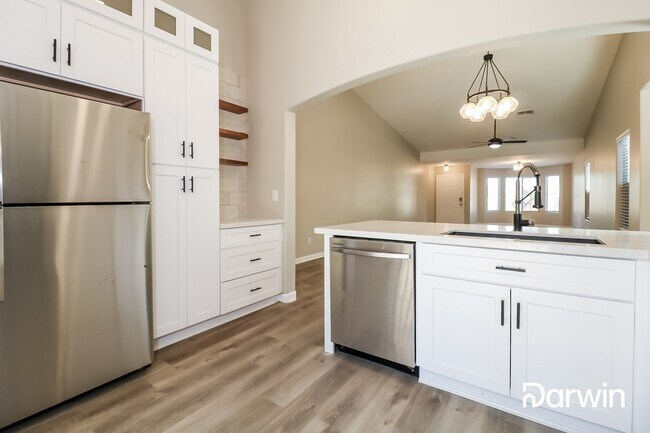 Building Photo - 7225 W Crown King Rd, Phoenix, AZ 85043