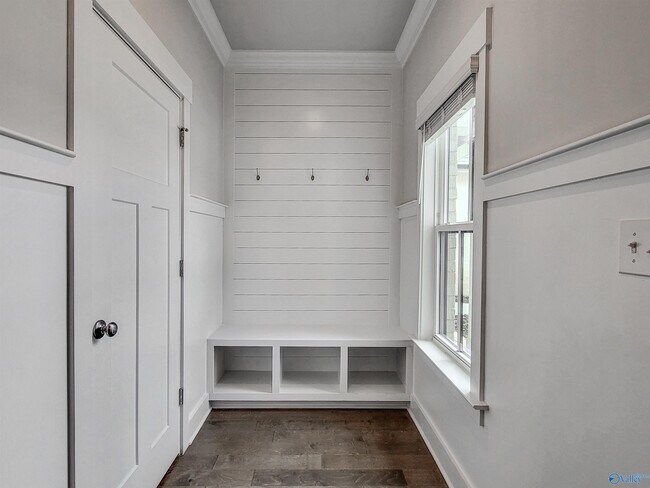 Building Photo - 158 Rugby Dr