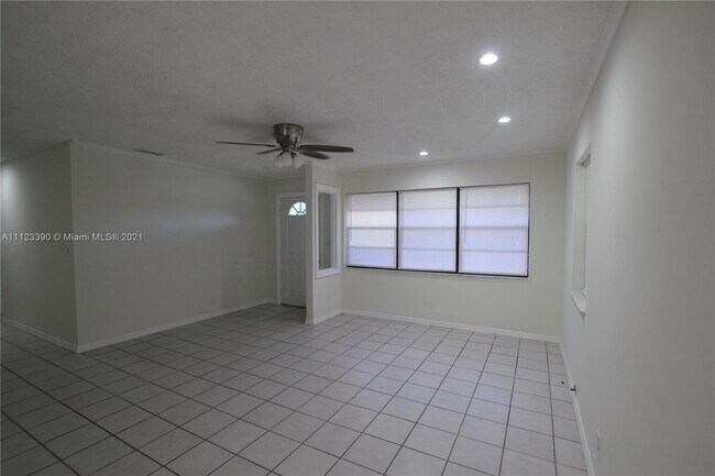Building Photo - 820 Cochran Dr