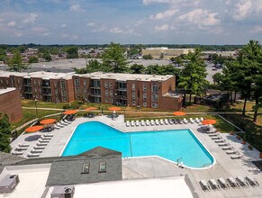 Building Photo - Metro Pointe