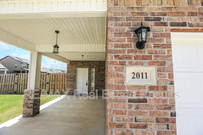 Foto del edificio - 2011 Wildflower Dr