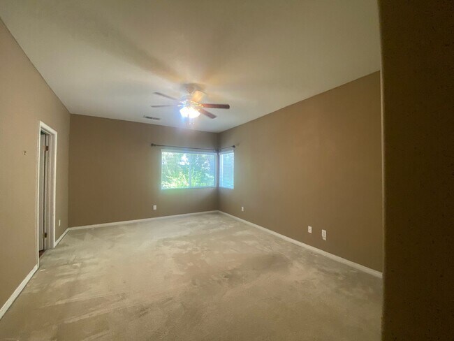 Building Photo - Beautiful 4-bed+2-ba home for SW area !