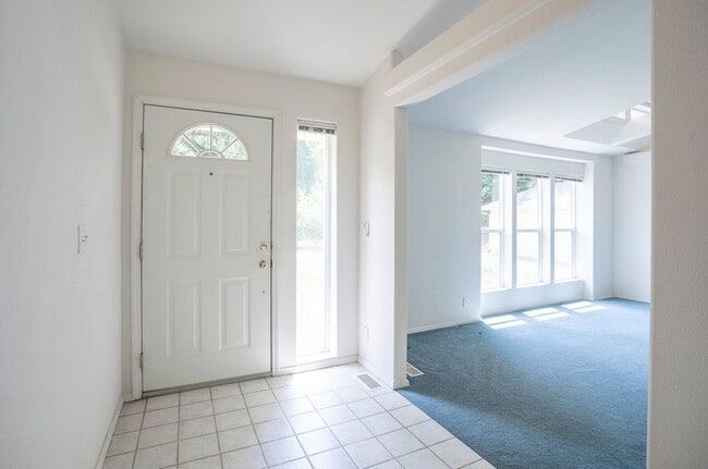 Building Photo - 3-Bedroom Gig Harbor Retreat with Private Setting and Modern Comforts