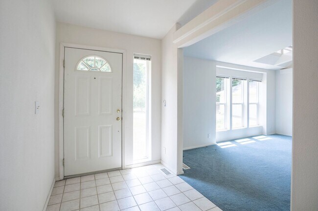 Foto del edificio - 3-Bedroom Gig Harbor Retreat with Private Setting and Modern Comforts