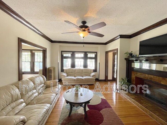 Building Photo - 713 E 33rd St