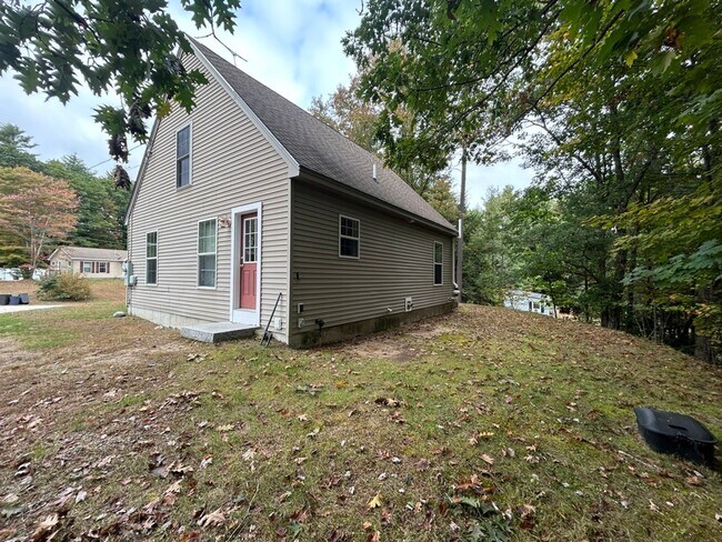 Building Photo - Cozy 2 Bedroom Home
