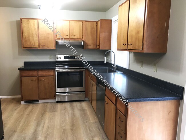 Building Photo - 4 Bedroom 1-3/4 Bath House for Rent