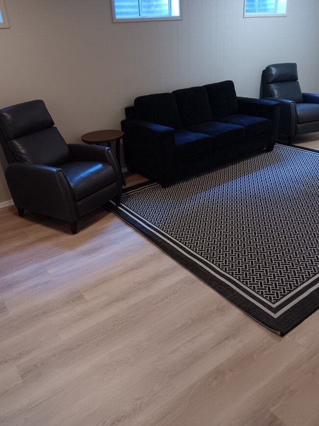 Building Photo - 604 Bel Aire Ave