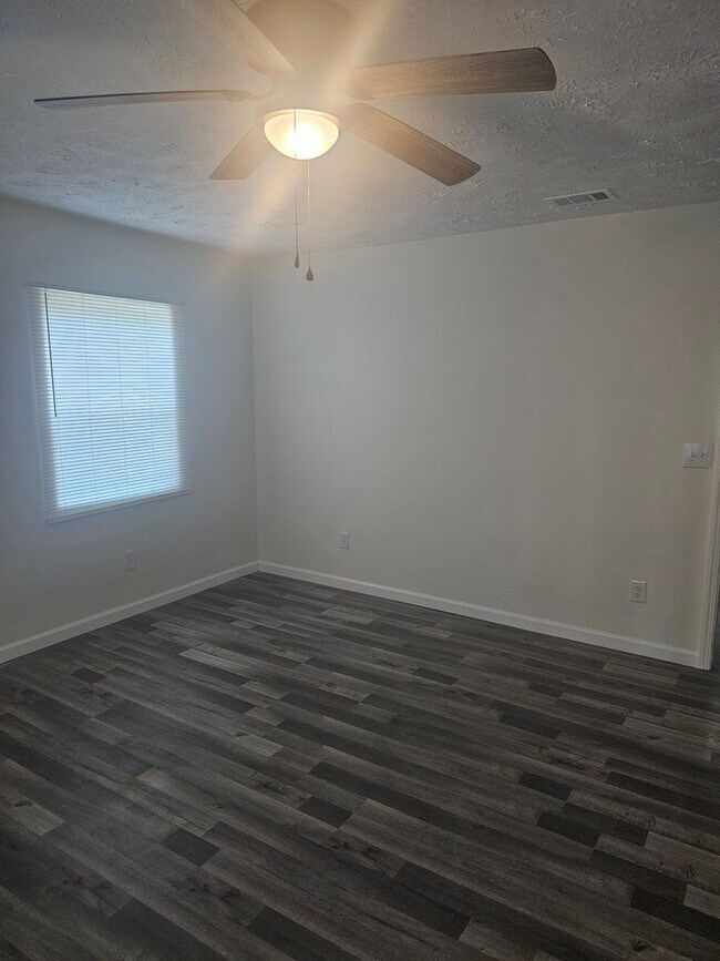Building Photo - Totally remodeled 2BR