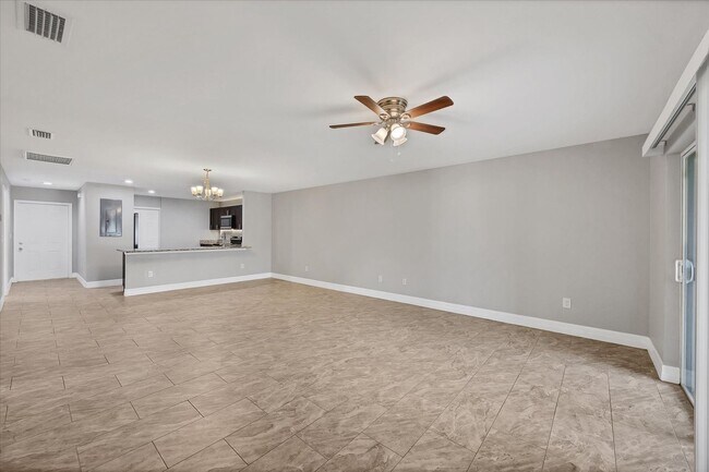 Foto del edificio - Duplex Unit For Rent In Port Charlotte