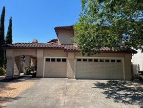 Building Photo - 9240 Foxwood Dr