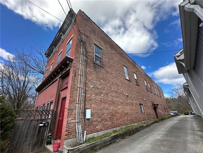 Building Photo - 165 Ulster Ave