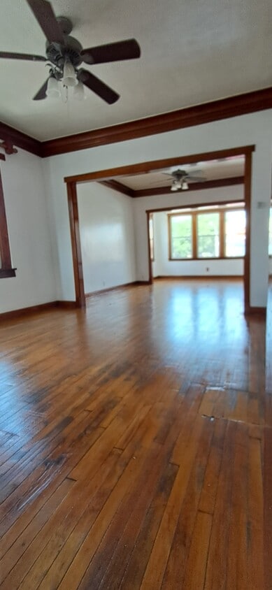Living room /Dining room - 6100 S Kildare Ave