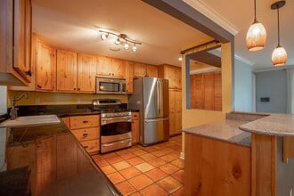 Building Photo - 80 Circle Dr