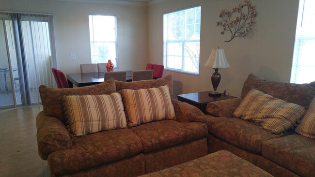 2B/2B Furnished Condo Villagio in Sarasota - 1100 Villagio Cir