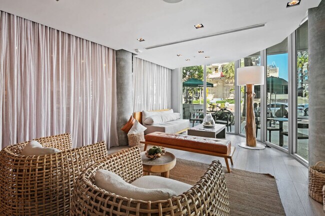 Foto del edificio - 6080 Collins Ave