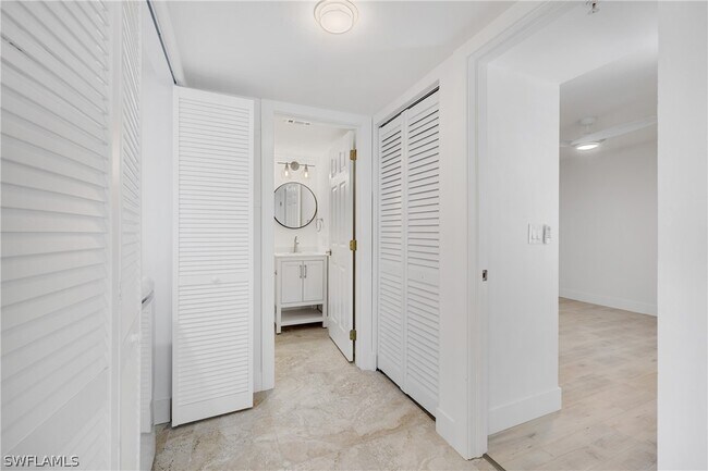 Building Photo - 16290 Kelly Cove Dr