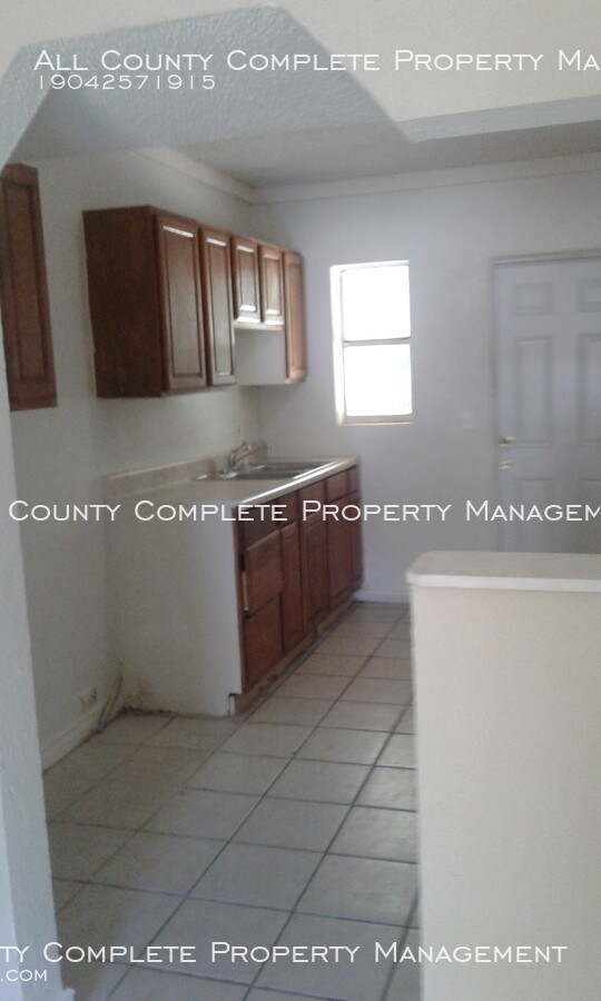 Foto del edificio - Two-Bedroom Duplex