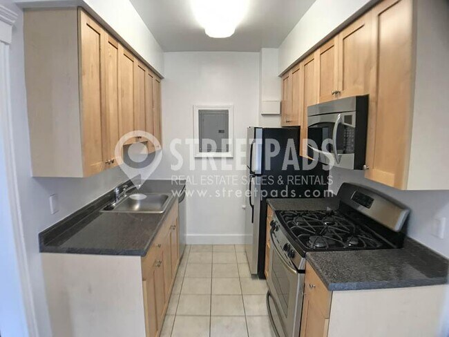 Building Photo - 2 bedroom in Cambridge MA 02138