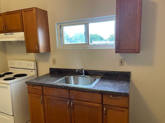 Foto del edificio - HUGE Teachers, Fire Fighters, EMT & Law Enforcement Discount !