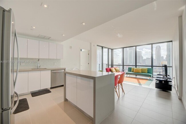 Building Photo - 1600 NE 1st Ave