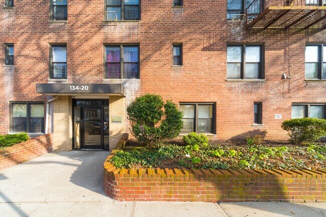 Building Photo - 134-20 87th Ave