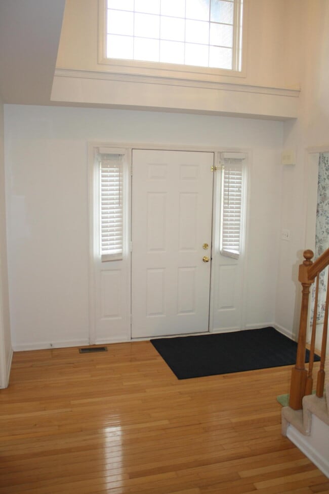 Building Photo - 165 Rockwood Ct