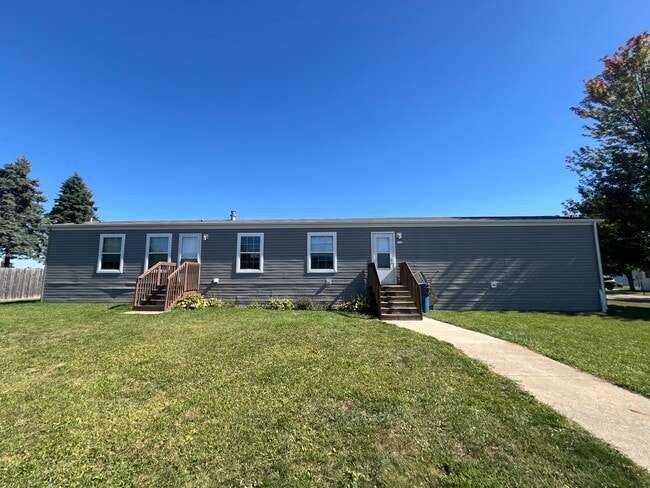 Building Photo - 133 Grand River Dr